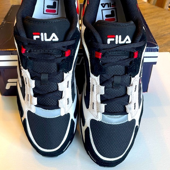 NIB FILA VALADO MENS BLACK RED GRAY CASUAL LIFESTYLE SNEAKER SIZE 13 - Picture 8 of 13